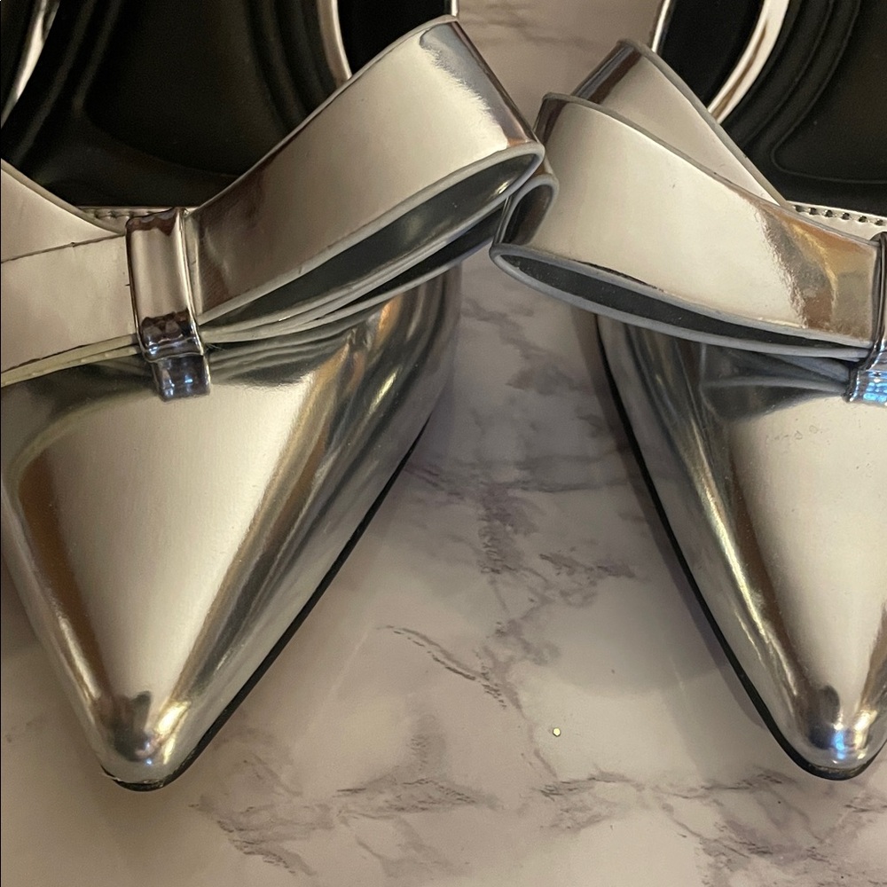 BCBGeneration Metallic Silver Pointed Slingback Kasti Kitten Heel with Bow - Picture 8 of 10